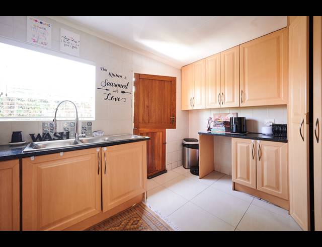 3 BEDROOM HOUSE SOLD IN HALFWAY GARDENS